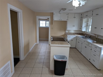 LARGE KITCHEN