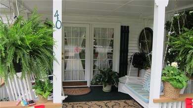 Welcoming front porch !!! Seller will leave the be