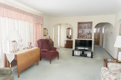 41 N Sycamore St, Macungie, PA 18062 - photo 3