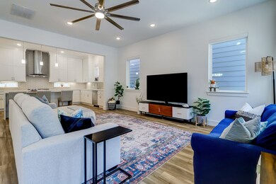 1432 W 34th 1 2 St, Houston, TX 77018 - photo 4