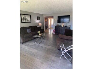 701 SW 20th Cir, Troutdale, OR 97060 - photo 4