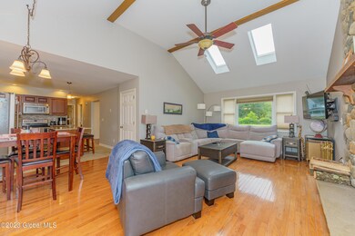 3 Familyroom 2