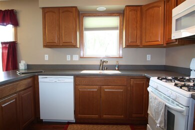 1321 Edgewood Dr, Waterloo, IA 50701 - photo 5