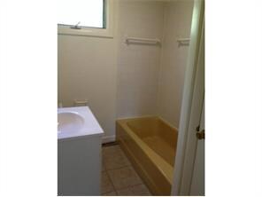 Bathroom. Efficient Bathroom with Tub/Shower,Tiled