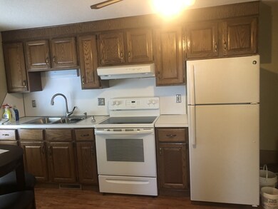 202 Hubbard St unit 2R, Ludlow, MA 01056 - photo 3