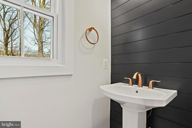 2016 Carrhill Rd, Vienna, VA 22181 - photo 7