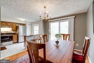 7548 Aspenpark Rd, Lorton, VA 22079 - photo 5