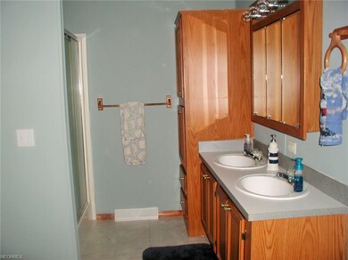 Large Master bath w/separate shower