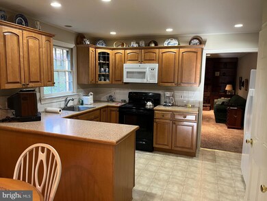 811 Summerset Dr, Hockessin, DE 19707 - photo 2