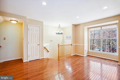 2403 Simpkins Farm Dr, Herndon, VA 20171 - photo 5