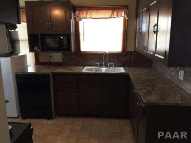 1338 W Pleasant St, Davenport, IA 52804 - photo 3