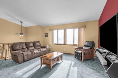 870 Sherwood Rd, Saint Paul, MN 55126 - photo 4