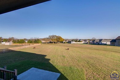 5304 NW Beaumont Ct, Topeka, KS 66618 - photo 7