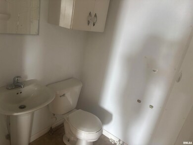 115 W Washington St, Macomb, IL 61455 - photo 6
