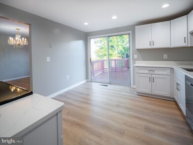 9526 Burning Branch Rd, Burke, VA 22015 - photo 5