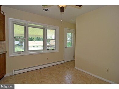 927 Philadelphia Ave, Reading, PA 19607 - photo 6