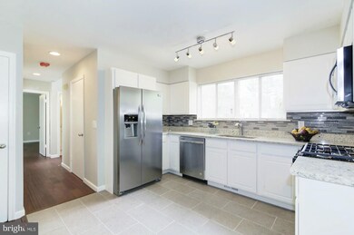 6003 Pemberton Ln, Hyattsville, MD 20785 - photo 7