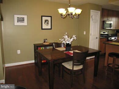 4111 S Four Mile Run Dr unit 403, Arlington, VA 22204 - photo 2