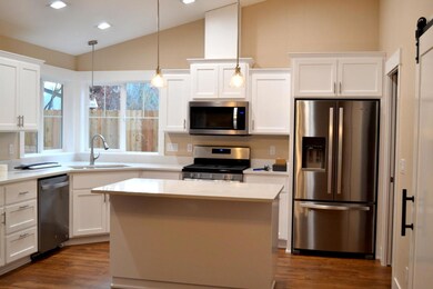 219 SE Sand Canyon Ln, Grants Pass, OR 97527 - photo 4