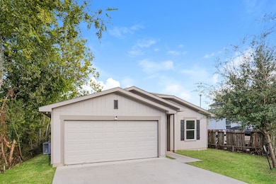 8521 Dosia St, Houston, TX 77051 - photo 2