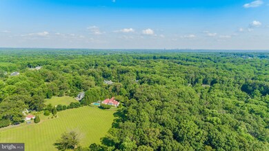 10509 Beach Mill Rd, Great Falls, VA 22066 - photo 3