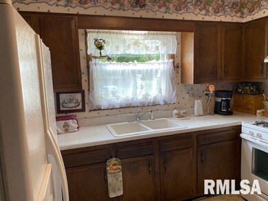 2425 2nd St, Moline, IL 61265 - photo 6