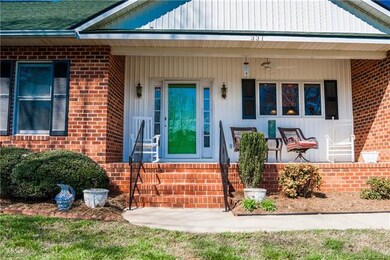 331 Macon Dr, Statesville, NC 28625 - photo 3