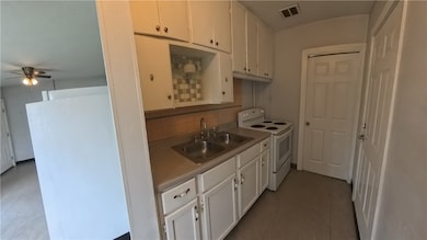 219 S 7th St unit B, Aransas Pass, TX 78336 - photo 4