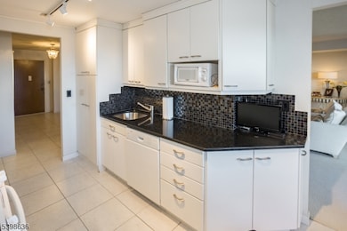 2 Claridge Dr unit 7NE, Verona, NJ 07044 - photo 5