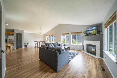 410 NW 24th St, Redmond, OR 97756 - photo 7