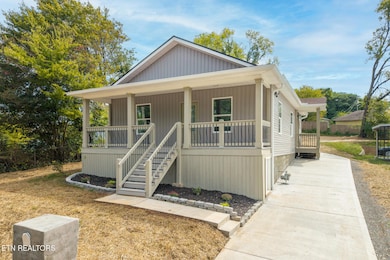 1810 Reynolds St, Knoxville, TN 37921 - photo 2