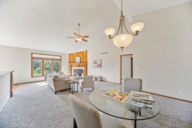 15142 Clearview Ln, Urbandale, IA 50323 - photo 4