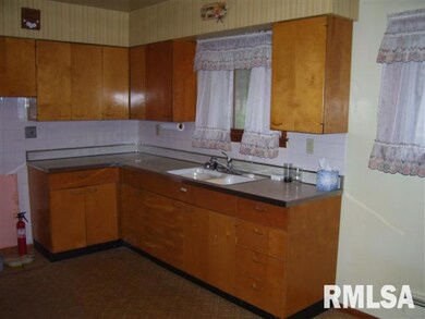 190 Welch Dr, Lincoln, IL 62656 - photo 2