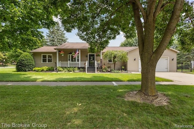 113 Beyerlein St, Frankenmuth, MI 48734 - photo 3