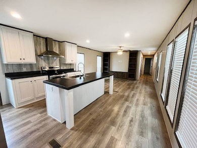 18733 Samuels Rd unit 185, Zachary, LA 70791 - photo 2