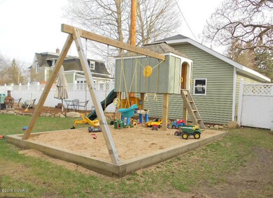 912 N Hudson St, Lowell, MI 49331 - photo 5