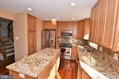 3302 Stone Heather Ct, Herndon, VA 20171 - photo 4