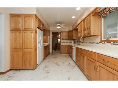 324 Trailridge Rd SE, Cedar Rapids, IA 52403 - photo 6