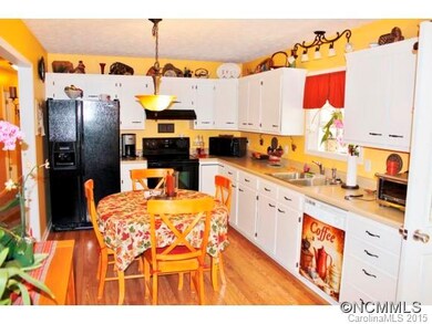 Eat in kitchen