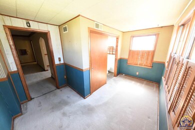 215 SW Hillside Ave, Topeka, KS 66611 - photo 6