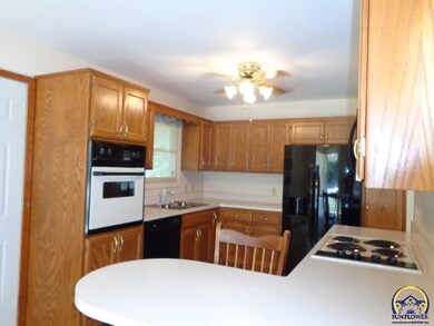 1244 SW 31st St, Topeka, KS 66611 - photo 3