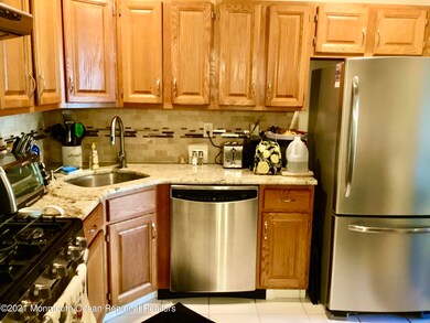 95 Players Cir unit D1, Tinton Falls, NJ 07724 - photo 5