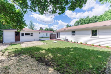 336 Amarillo Dr, Carpentersville, IL 60110 - photo 6