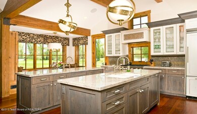 6 Eat-In Kitchen