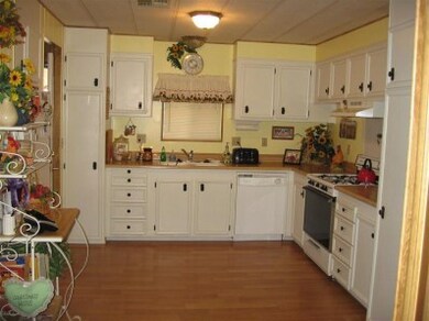 1601 Poso Dr unit 40, Wasco, CA 93280 - photo 4