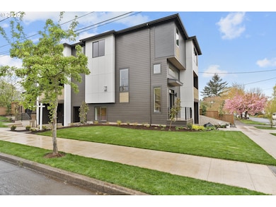 5305 NE 35th Place, Portland, OR 97211 - photo 4