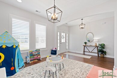 Formal dining room or flex space