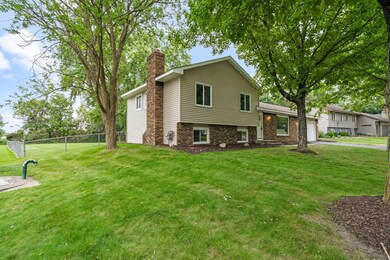 10652 Lancaster Ln N, Maple Grove, MN 55369 - photo 3