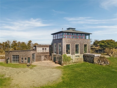 Main structure (Studio) and workshop/garage
