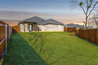 107 Randal Row, Corsicana, TX 75110 - photo 2